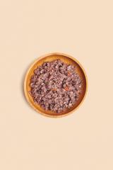 Cibo per cani in scatola con carne di coniglio